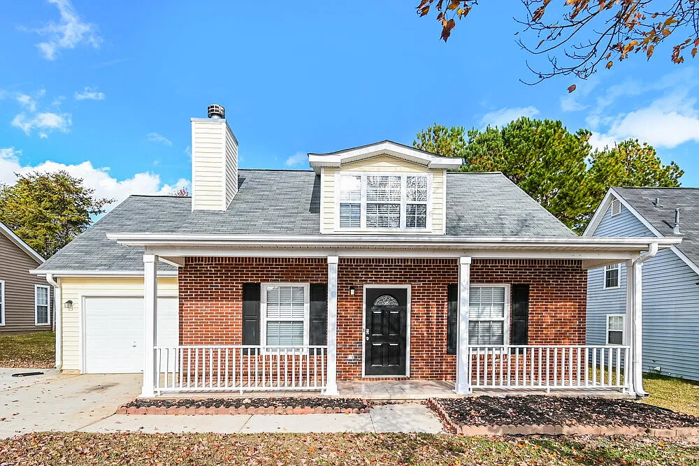 4 bed, 2.0 bath, 1624 sqft, $2,215 — Photo 1