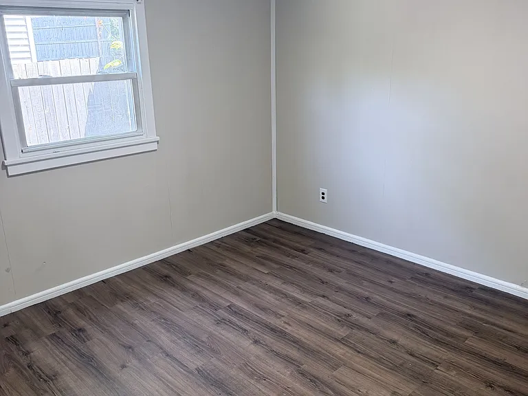 2440 Ulrich Ave — Photo 8