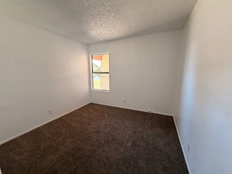1001 Frank Ln — Photo 9