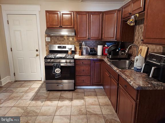 4th image of 630 Courtland St