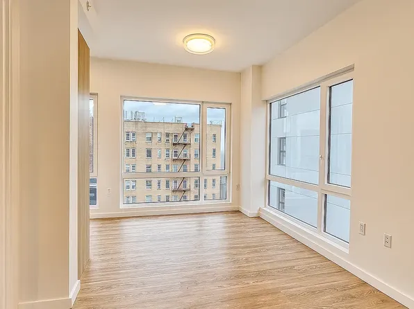 333 Linden Boulevard image 2 of 7