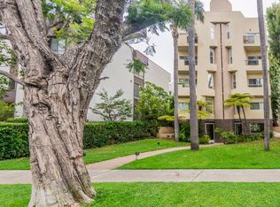 410 N Oakhurst Dr APT 302, Beverly Hills, CA 90210