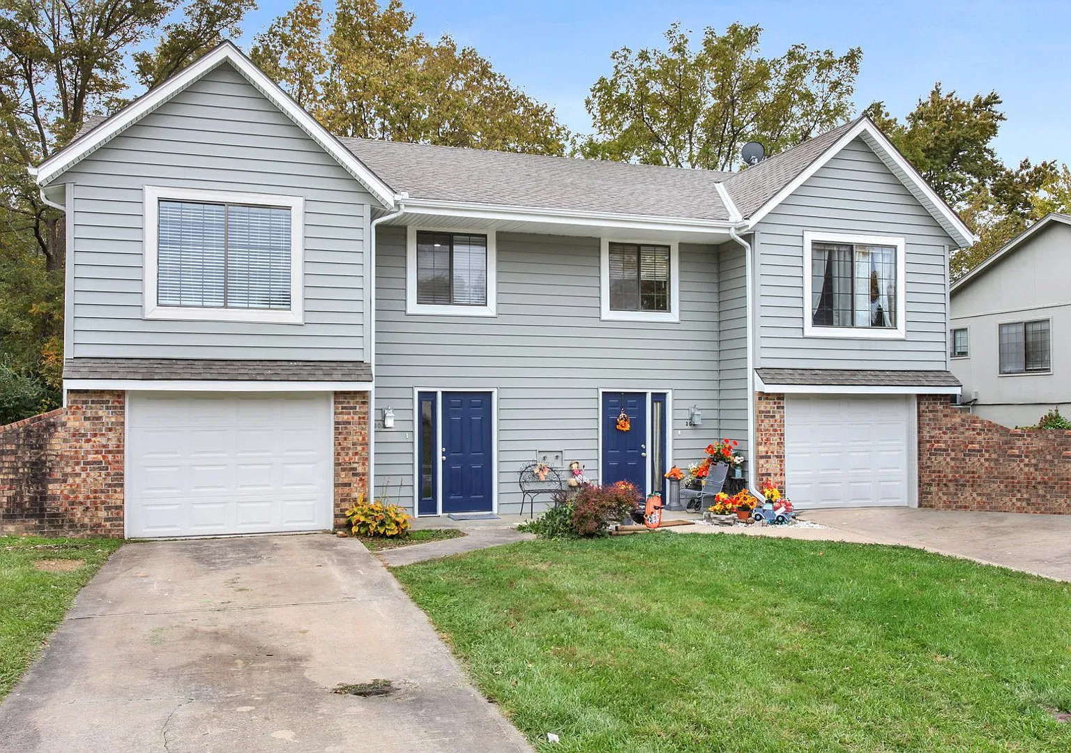 Luxury Living - Walking Distance to Downtown Lee's Summit! — Photo 2