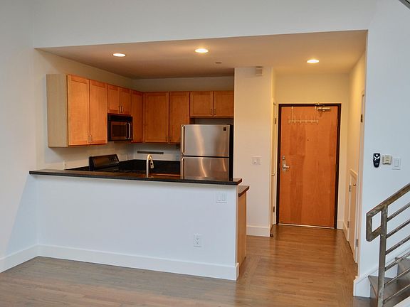 4th image of 301 Gough St APT 2