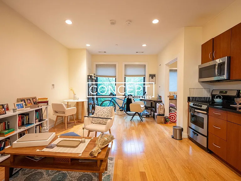 Diamond Fenway — Photo 35