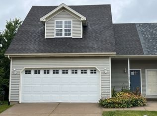 1221 Beacon Hill Ct, Normal, IL 61761