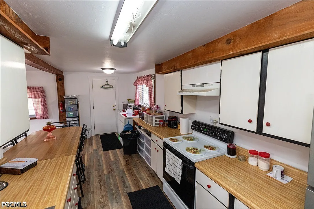 3 bed, 2.0 bath, 1960 sqft, $2,000 — Photo 4