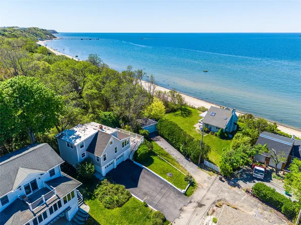 31 West Fairview Avenue, Jamesport, NY 11901