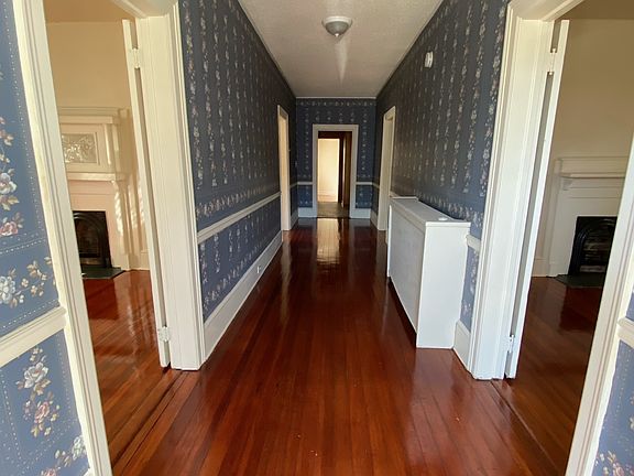 5th image of 224 Moffett St