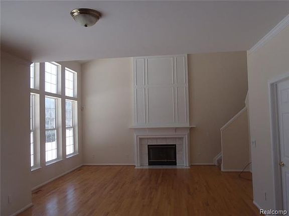 3rd image of 8280 Parkside Dr