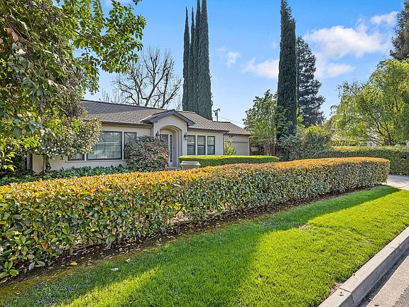 5th image of 1703 W Kaweah Avenue