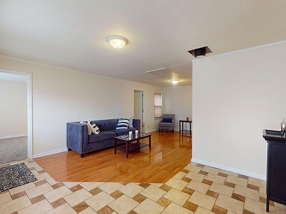 3rd image of 1806 E Broadway Blvd
