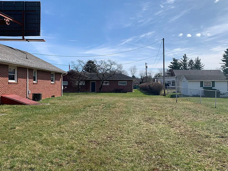 4136 Lincoln Way E — Photo 5