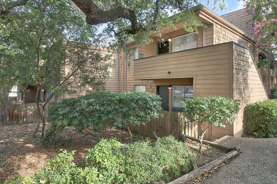 Treehouse Apartments — Photo 3