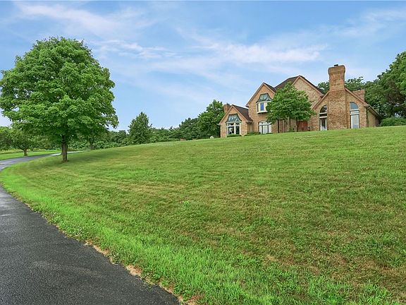 2nd image of 325 Overbrook Rd