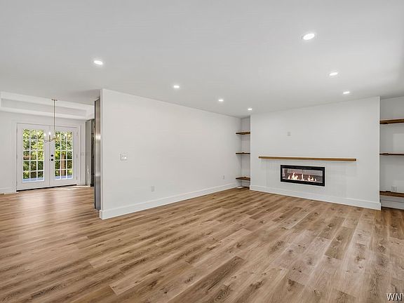3rd image of 133 Pulaski St