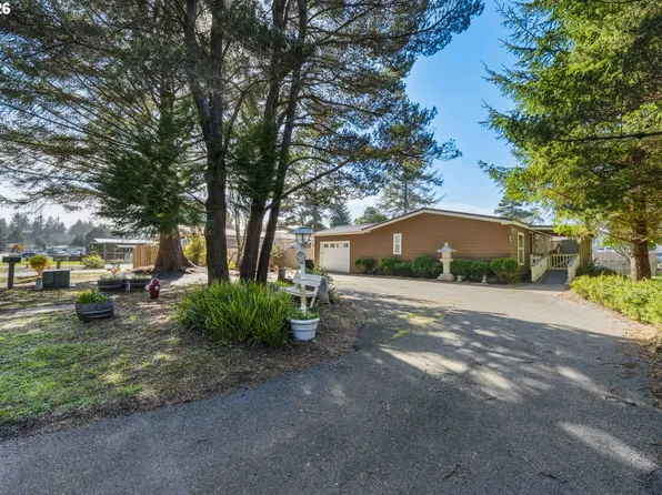 1030 June Ave SE, Bandon, OR 97411