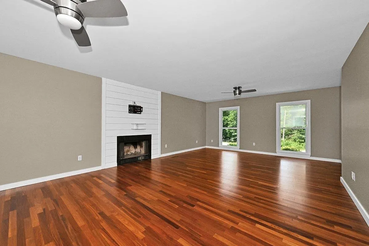 4 bed, 2.5 bath, 3000 sqft, $2,200 — Photo 3