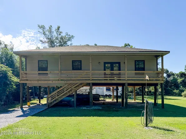 105 Baker St, Waveland, MS 39576