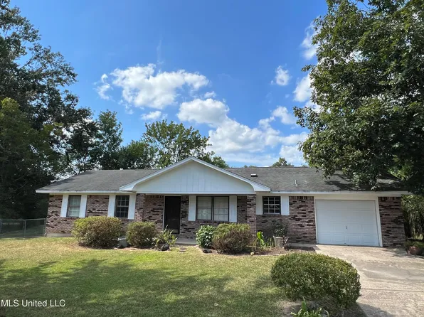 11 Pearl Ct, Gulfport, MS 39503