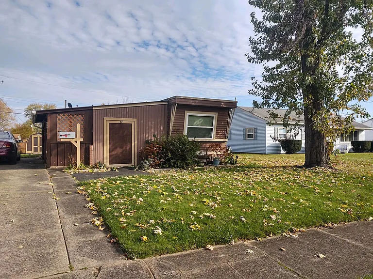 2322 Morris Ave NE — Photo 6