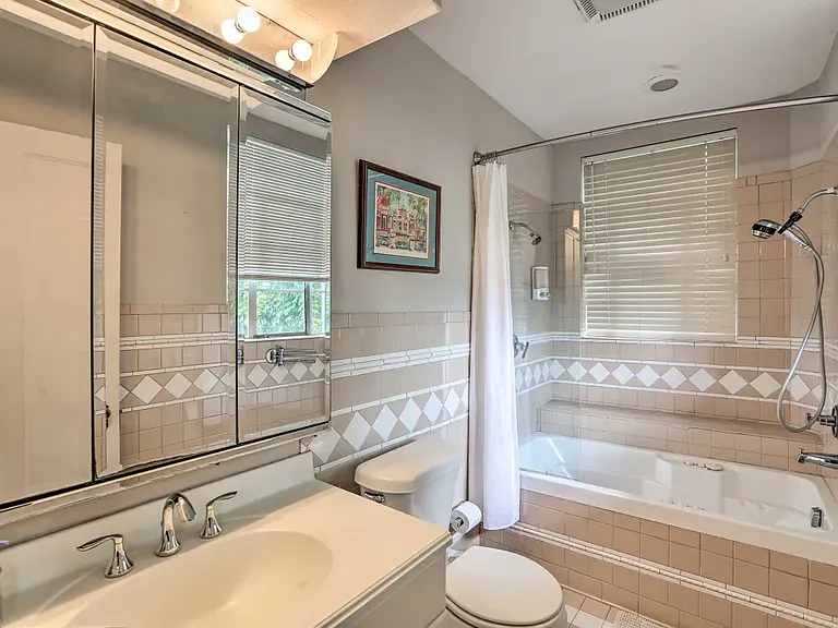 2106 Columbia Pkwy — Photo 27