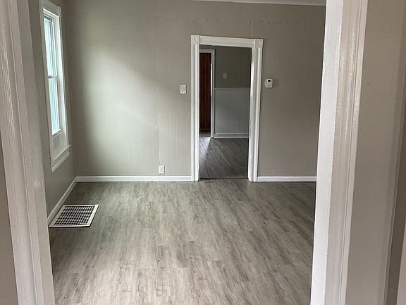 5th image of 135 Birkett St #1