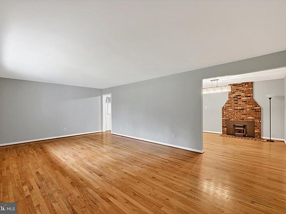 5th image of 1308 Walker Rd