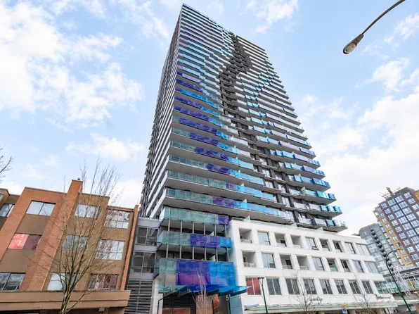 5058 Joyce St #2508, Vancouver, BC V5R 0J9