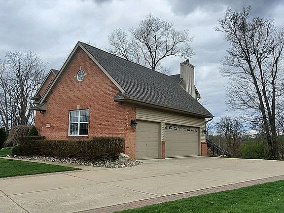 3rd image of 8900 Akehurst Ct