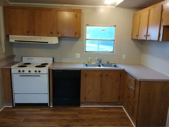 3rd image of 203 E Jane St