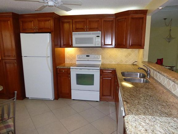 KITCHEN W/GRANITE
