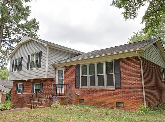 2nd image of 1140 Huntsmoor Dr