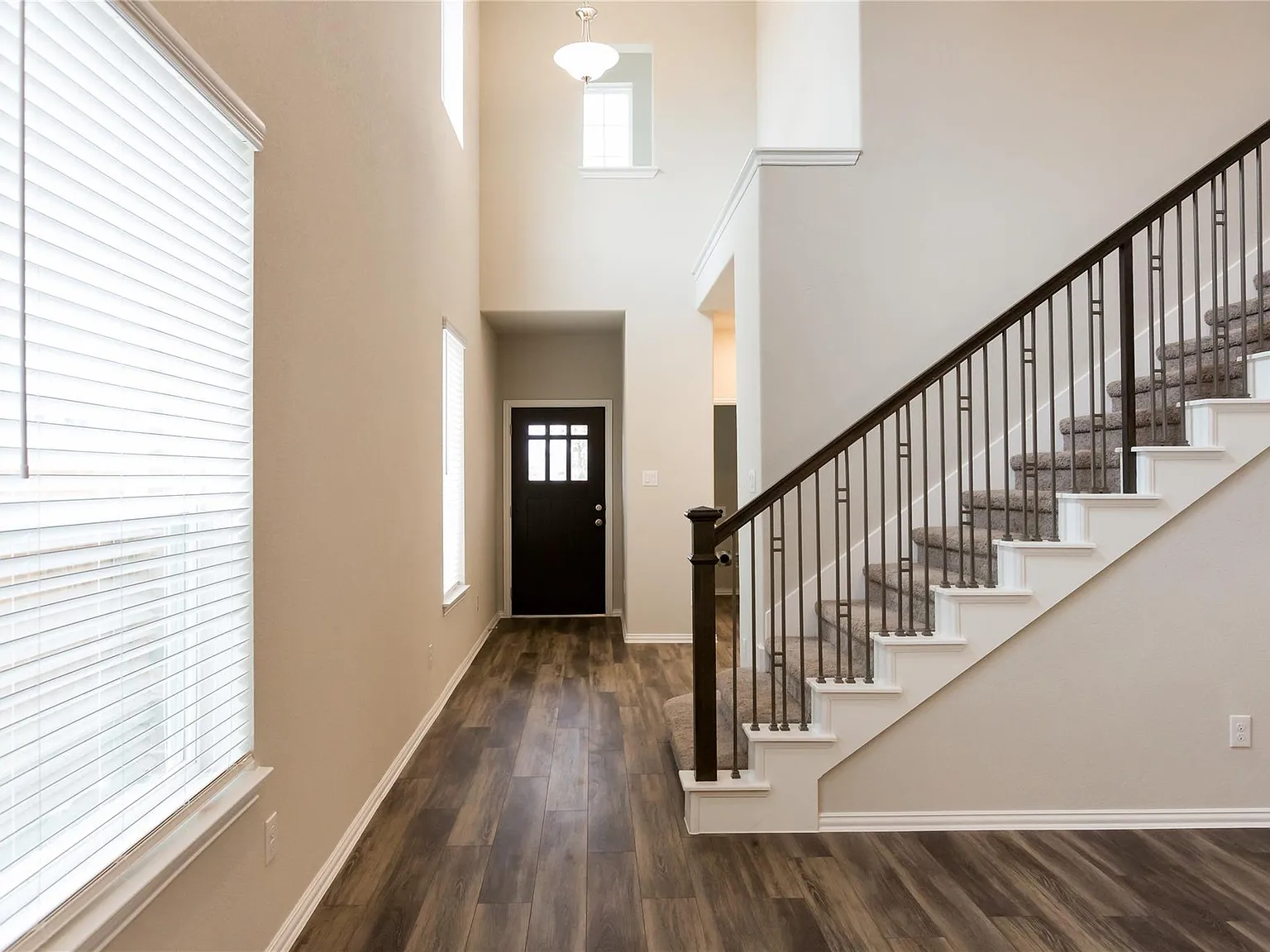 4 bed, 3.0 bath, 2627 sqft, $2,575 — Photo 2