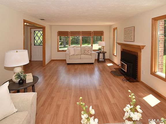 5th image of 2534 Ellington Road