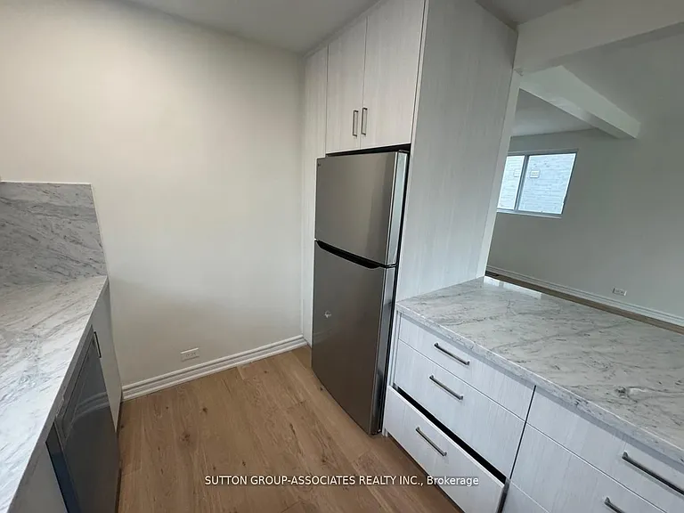 121 Yardley Ave — Photo 4