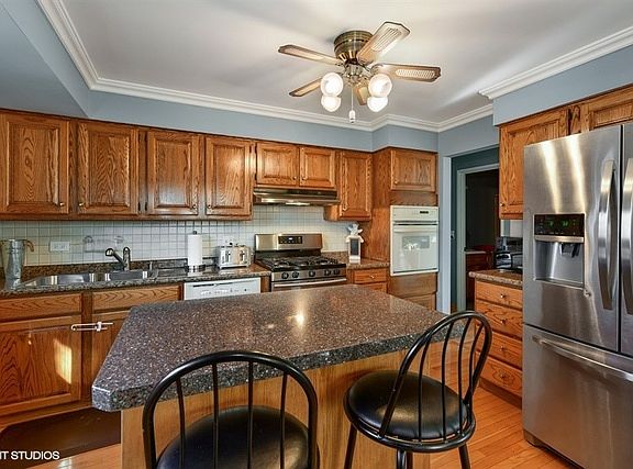 3rd image of 3317 Woodridge Dr