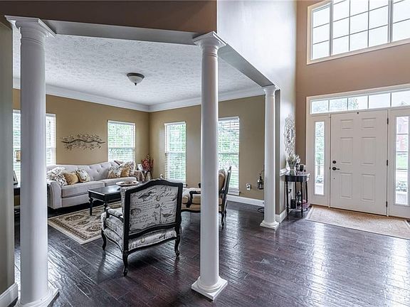 3rd image of 10581 Wallingsford Cir
