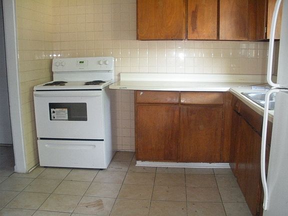 2nd image of 1222 S Lombard Ave