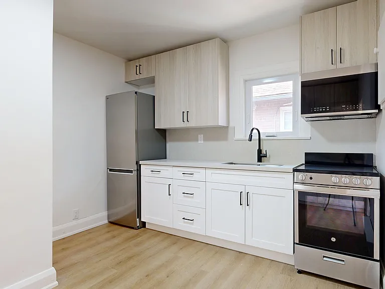 1214 Avenue Rd — Photo 2