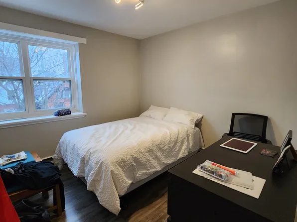 100 Waverley St, Ottawa, ON K2P 0V2