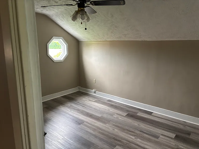 2801 Windsor Rd — Photo 4