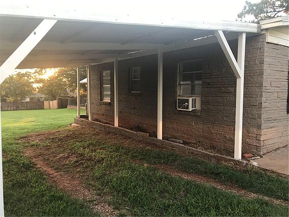 5th image of 409 S Oak Ave
