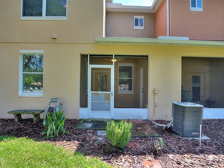 1220 Priory Cir — Photo 8