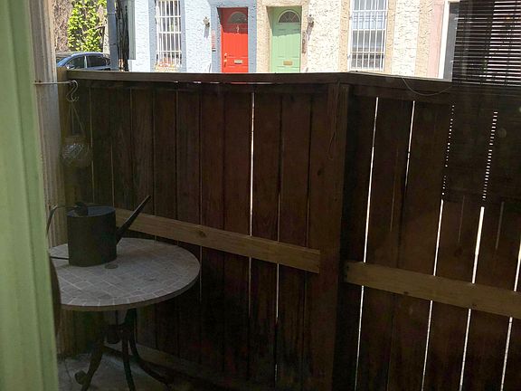 4th image of 927 Spruce St APT 1R