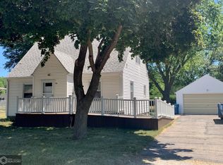 128 Ruby Dr, Waterloo, IA 50702