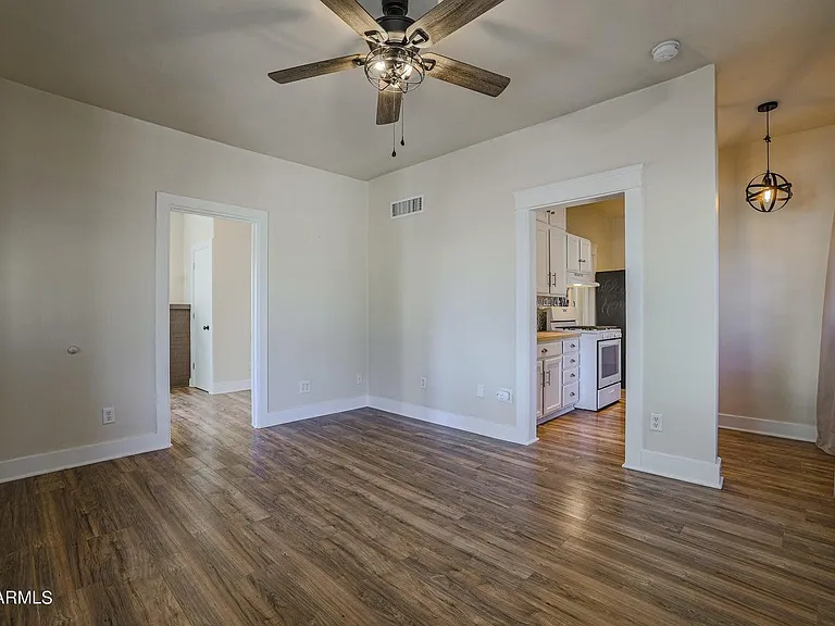 1005 E Moreland St — Photo 5