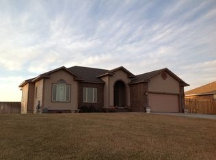 218 Grandview Dr, Garden City, KS 67846