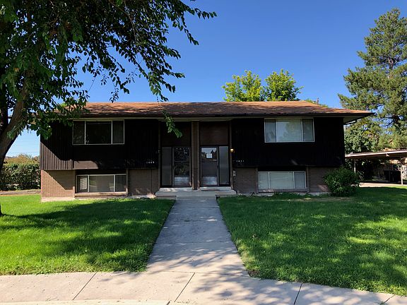 2nd image of 1469 E Brooklane Cir