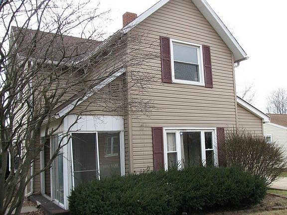 3rd image of 227 Oak St